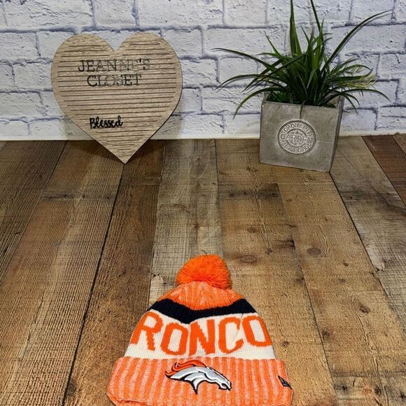 Denver Broncos NFL New Era Winter Cuffed Pom Knit Skull Cap Orange/White OSFM - Picture 4 of 7